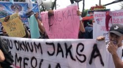 Aksi di Kejati Sumut, Massa Desak Pencopotan Oknum Jaksa Diduga Terlibat Perselingkuhan